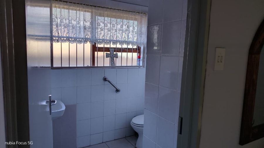 3 Bedroom Property for Sale in Wavecrest Eastern Cape